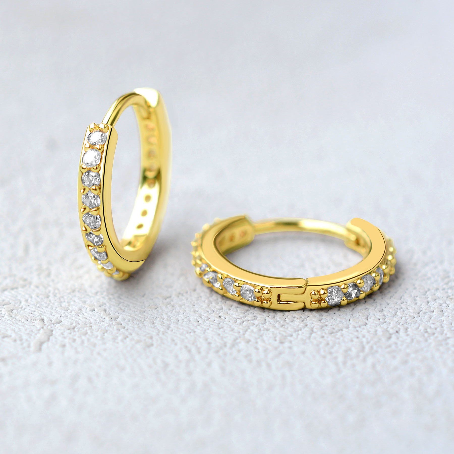 Arc-en-ciel CZ Huggies boucles - Helix Cartilage Ring avis et prix