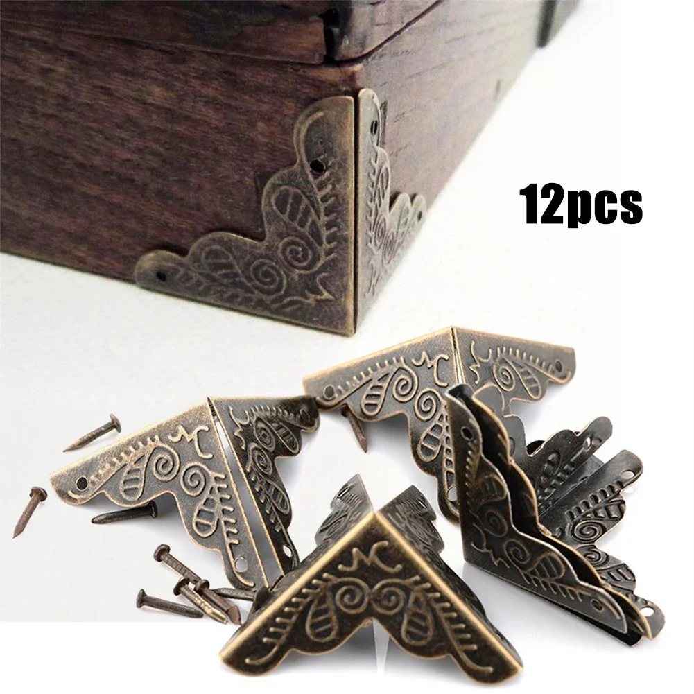 Protecteur d'angle Antique, 12 - Body Jewelry Display Case avis et prix
